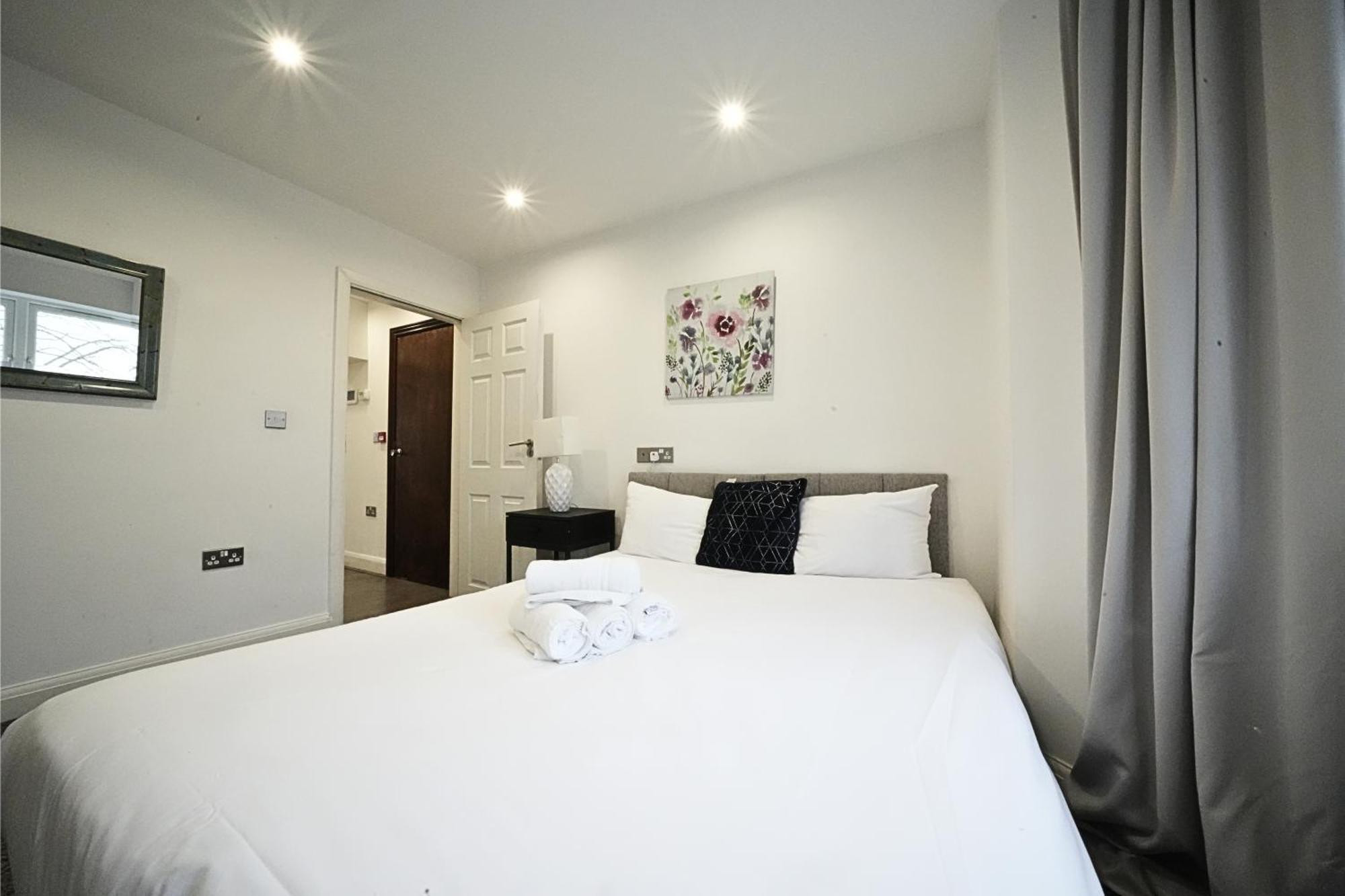Hatton Apartments Heathrow Airport- Free Parking-Free Underground To And From Heathrow Airport Hatton Cross See Picture-See London Fast Hatton Cross To Central London 30Min Exterior foto
