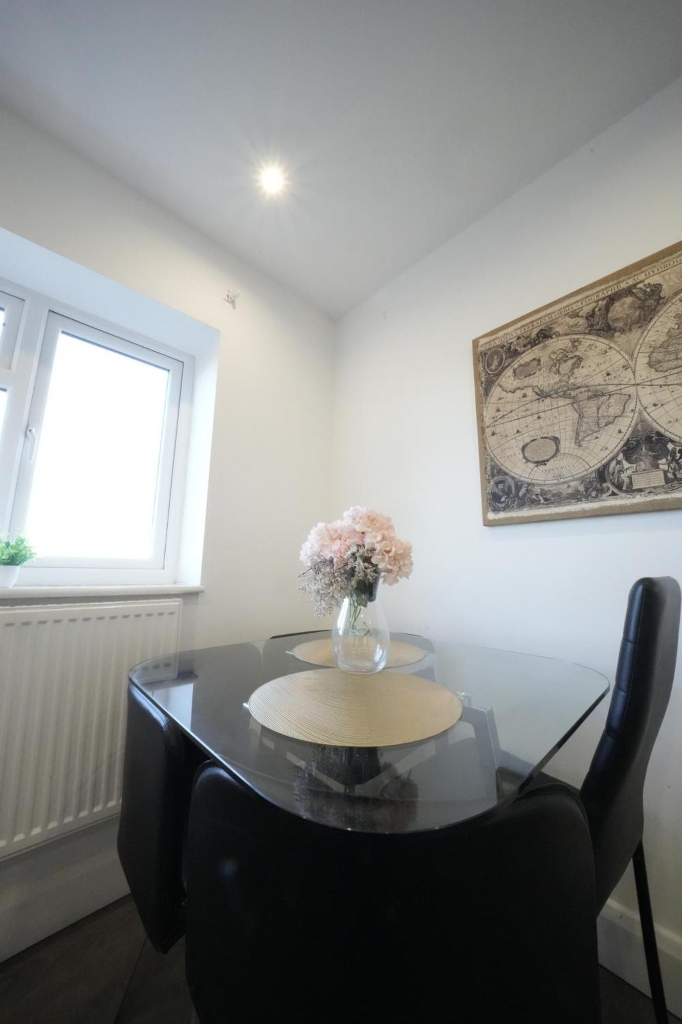 Hatton Apartments Heathrow Airport- Free Parking-Free Underground To And From Heathrow Airport Hatton Cross See Picture-See London Fast Hatton Cross To Central London 30Min Exterior foto