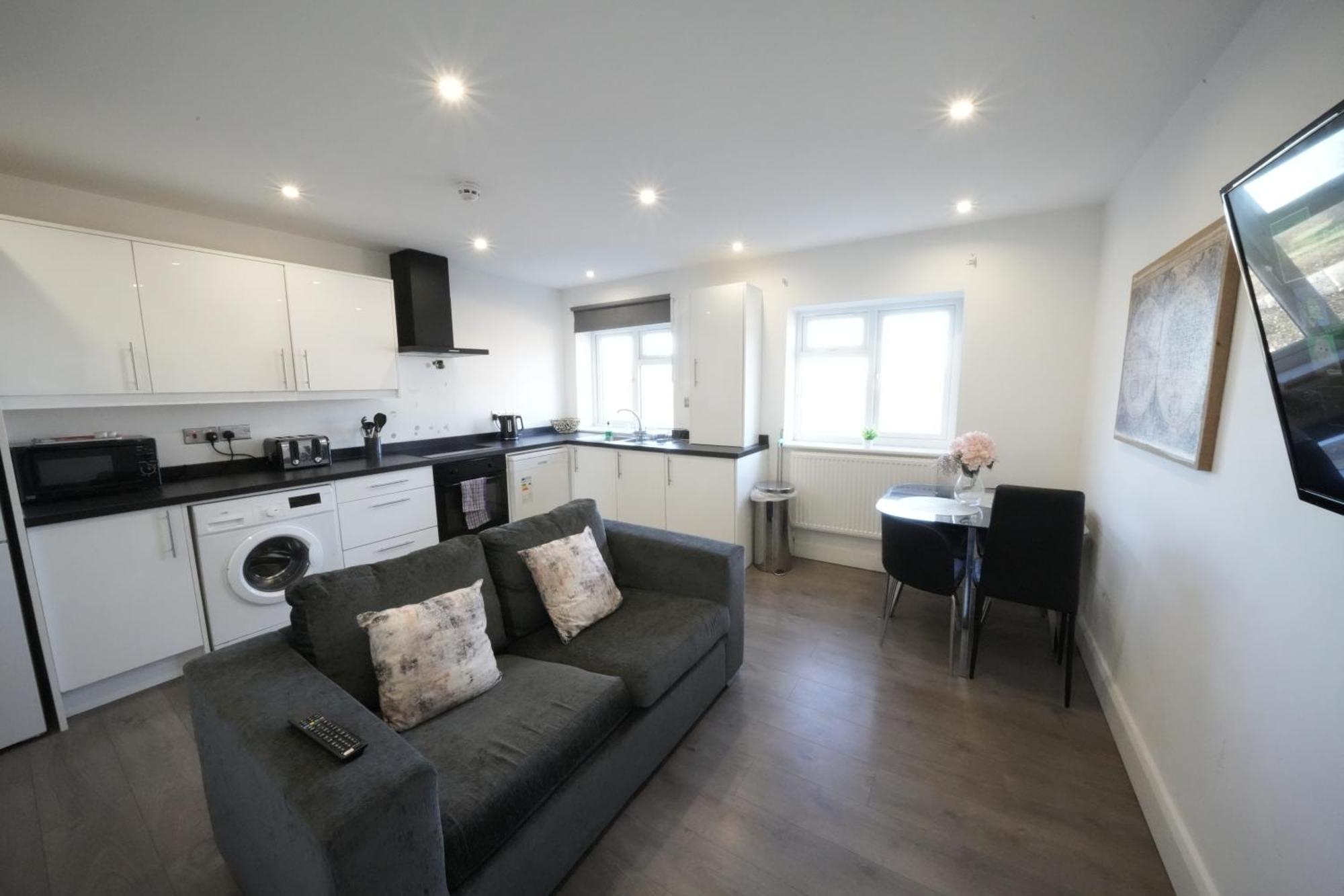 Hatton Apartments Heathrow Airport- Free Parking-Free Underground To And From Heathrow Airport Hatton Cross See Picture-See London Fast Hatton Cross To Central London 30Min Exterior foto