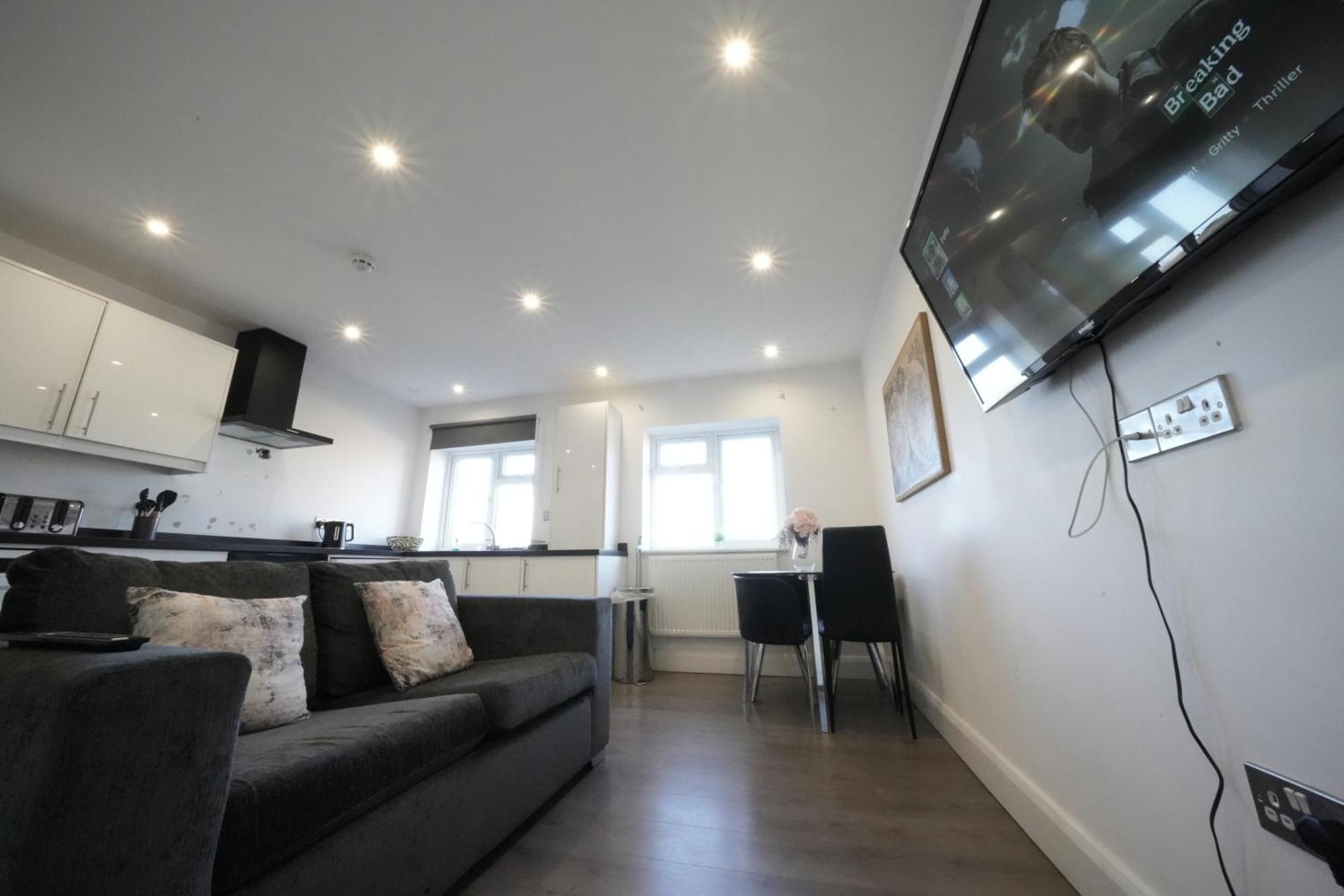 Hatton Apartments Heathrow Airport- Free Parking-Free Underground To And From Heathrow Airport Hatton Cross See Picture-See London Fast Hatton Cross To Central London 30Min Exterior foto