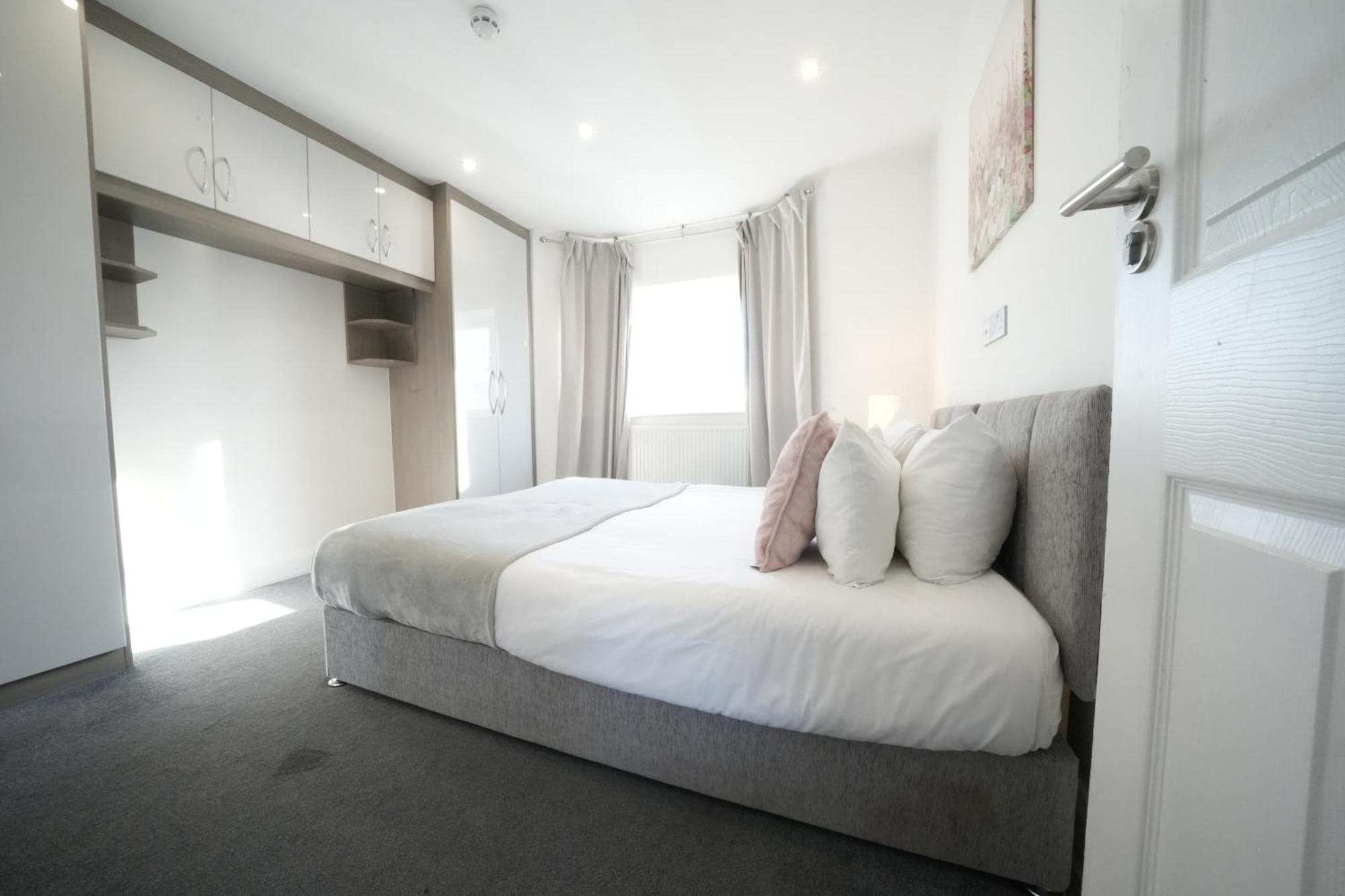 Hatton Apartments Heathrow Airport- Free Parking-Free Underground To And From Heathrow Airport Hatton Cross See Picture-See London Fast Hatton Cross To Central London 30Min Exterior foto