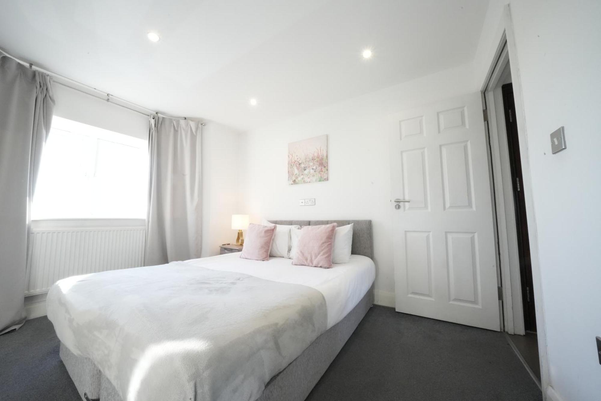 Hatton Apartments Heathrow Airport- Free Parking-Free Underground To And From Heathrow Airport Hatton Cross See Picture-See London Fast Hatton Cross To Central London 30Min Exterior foto