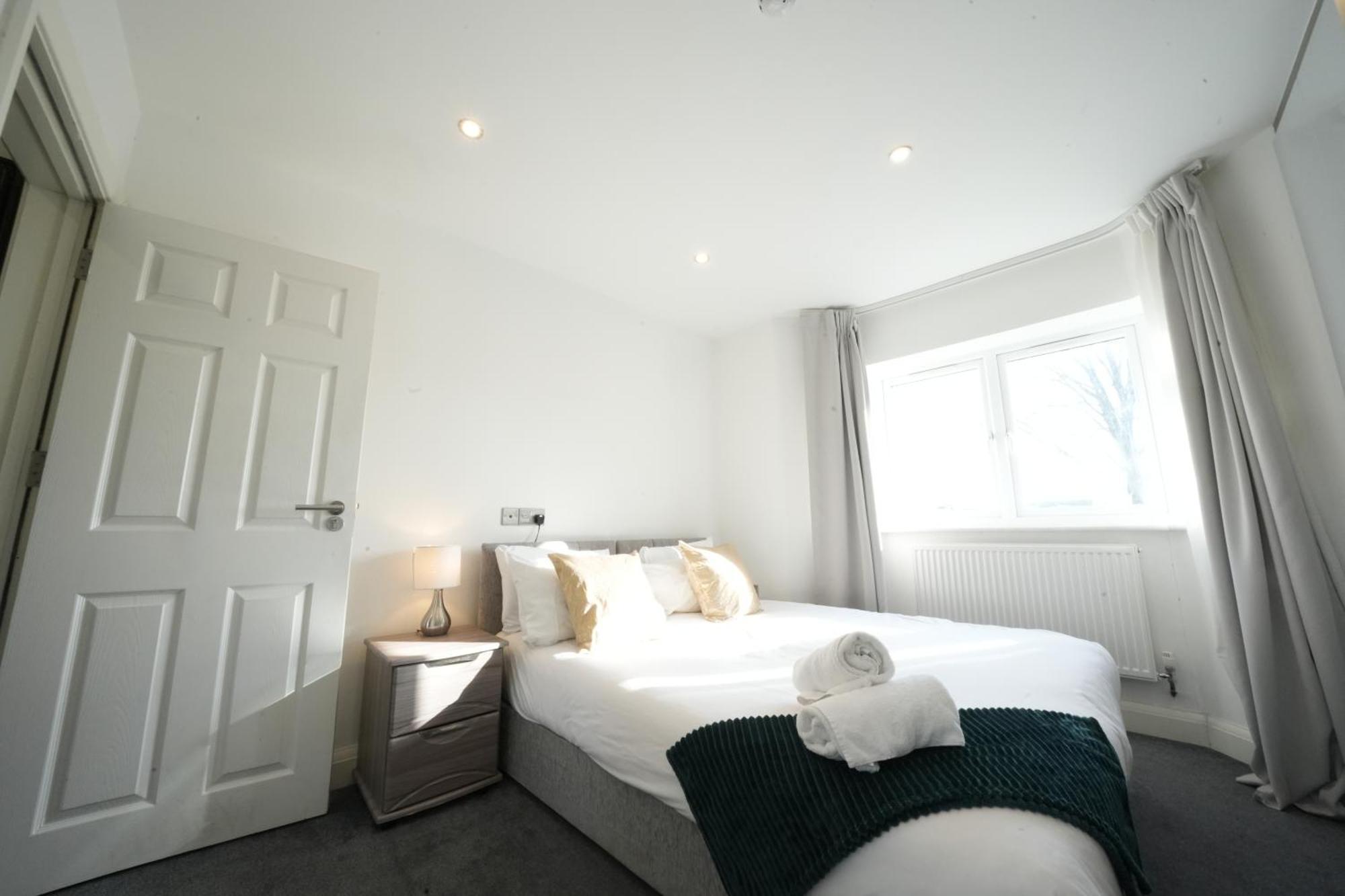 Hatton Apartments Heathrow Airport- Free Parking-Free Underground To And From Heathrow Airport Hatton Cross See Picture-See London Fast Hatton Cross To Central London 30Min Exterior foto