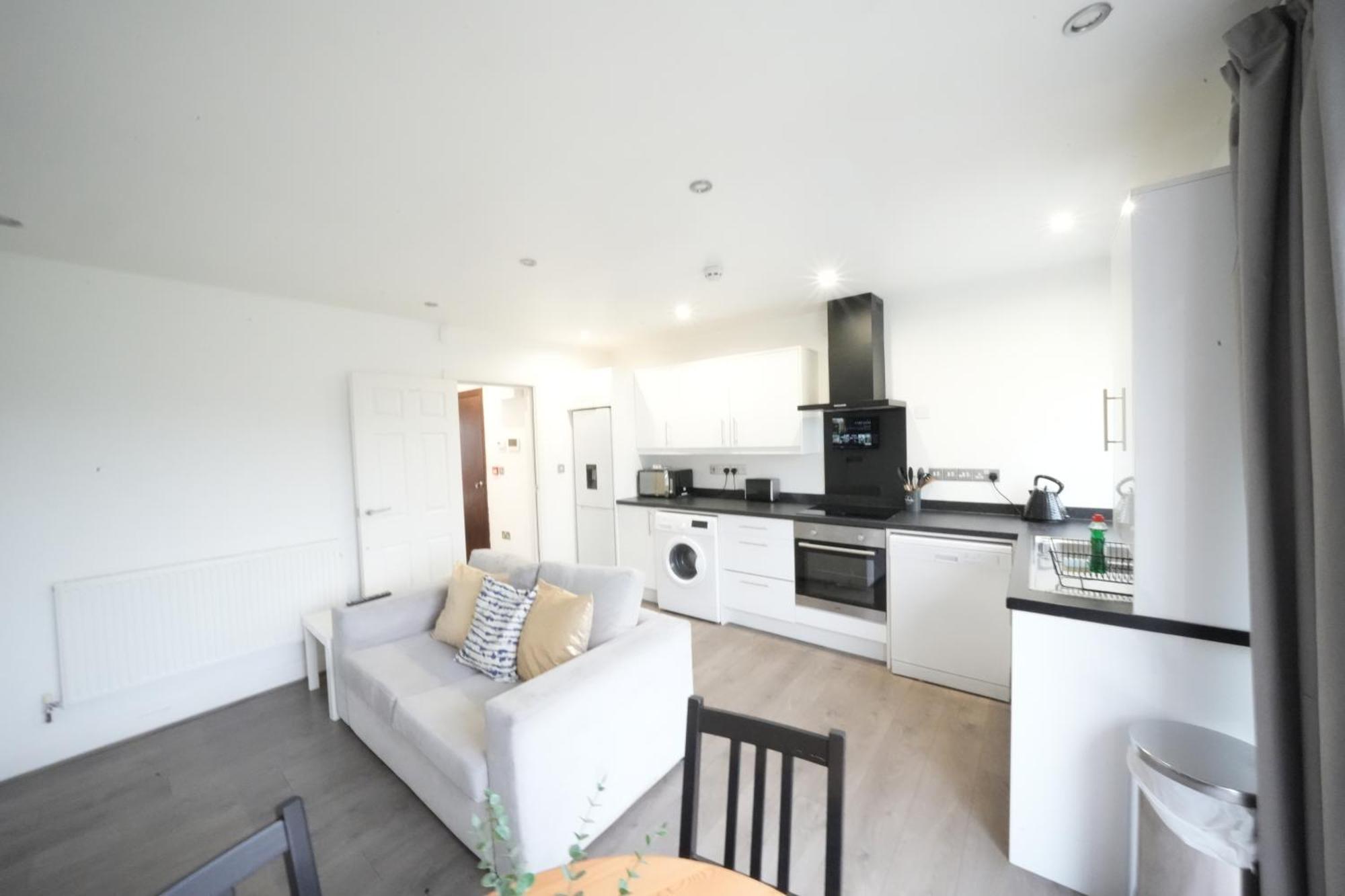 Hatton Apartments Heathrow Airport- Free Parking-Free Underground To And From Heathrow Airport Hatton Cross See Picture-See London Fast Hatton Cross To Central London 30Min Exterior foto