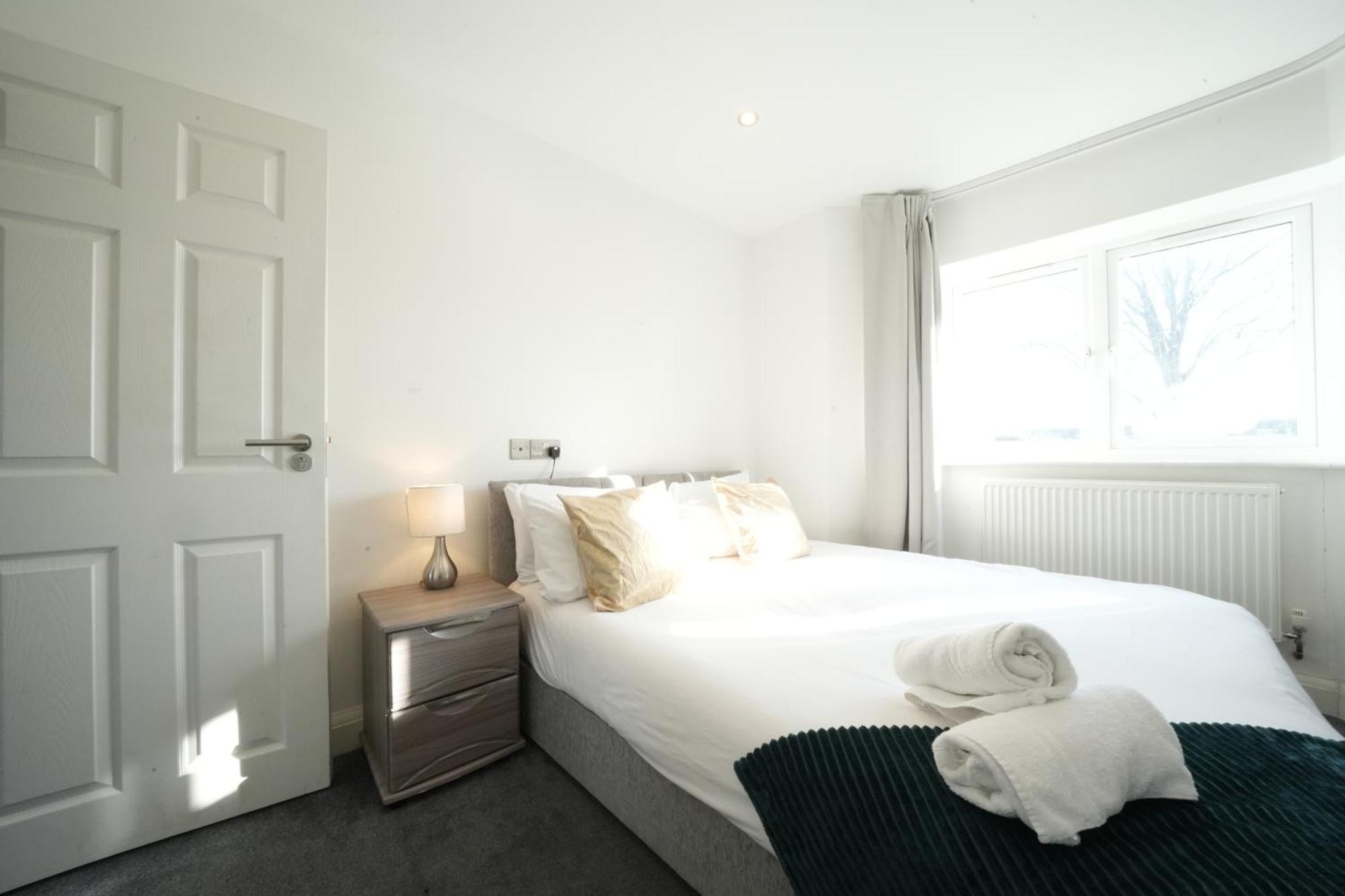 Hatton Apartments Heathrow Airport- Free Parking-Free Underground To And From Heathrow Airport Hatton Cross See Picture-See London Fast Hatton Cross To Central London 30Min Exterior foto