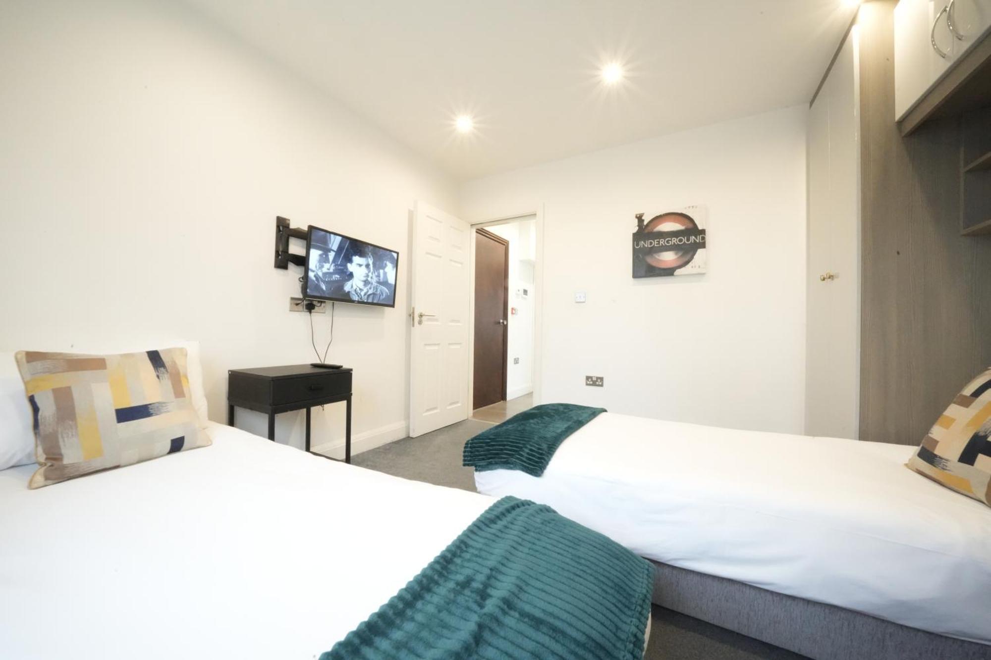 Hatton Apartments Heathrow Airport- Free Parking-Free Underground To And From Heathrow Airport Hatton Cross See Picture-See London Fast Hatton Cross To Central London 30Min Exterior foto